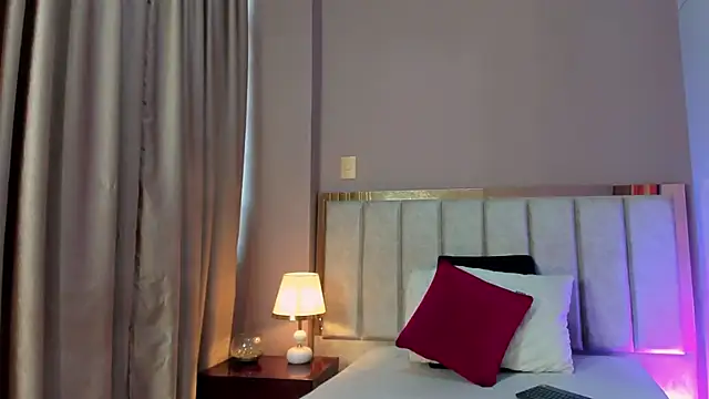 HannaaWells online show from 12/17/25, 04:01