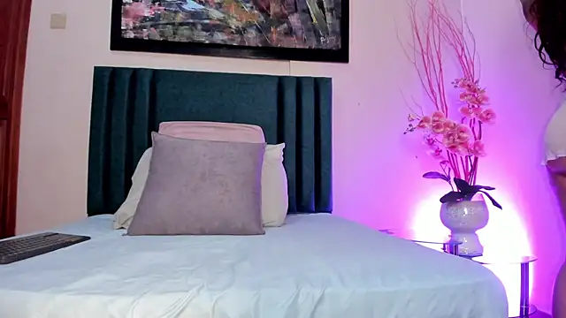 HannaaWells online show from 04/18/26, 07:07