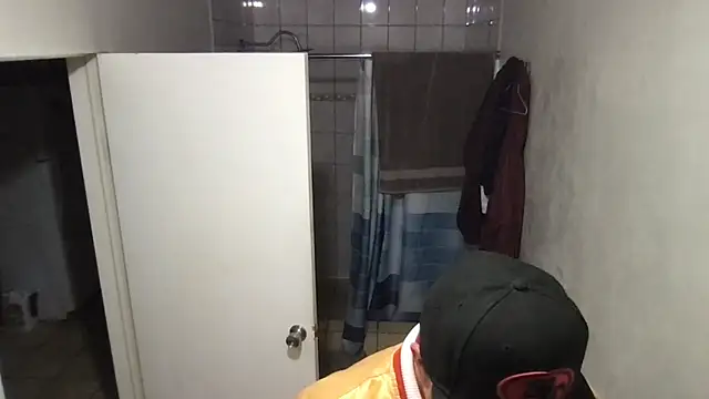 ezrah23 online show from 12/15/25, 06:41