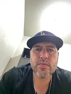 ezrah23 online show from 12/21/25, 06:26