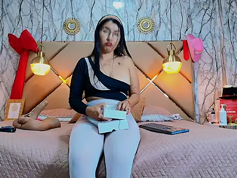 CATTA GARCIA online show from 12/19/25, 01:46