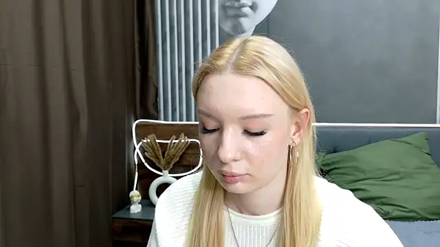 Snapshot of TiffanyJensen chatting on 10/31/25, 11:07 TiffanyJensen online show from 10/31/25, 11:07