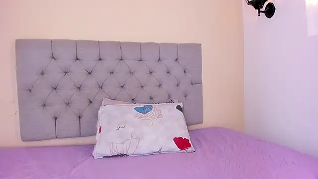 MiaBloom   online show from 11/28/25, 10:59