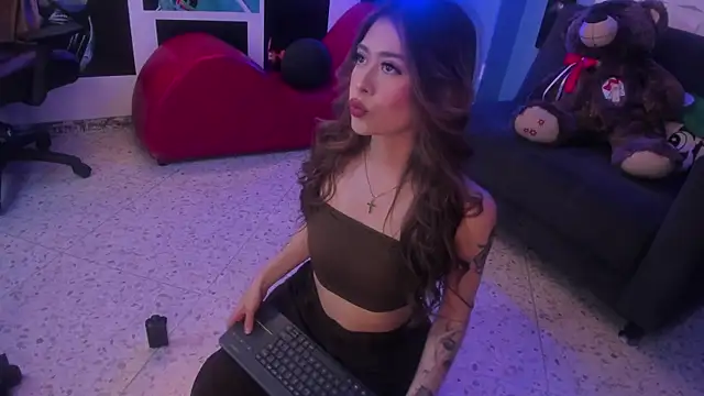 EmmilyClark online show from 11/03/25, 06:33