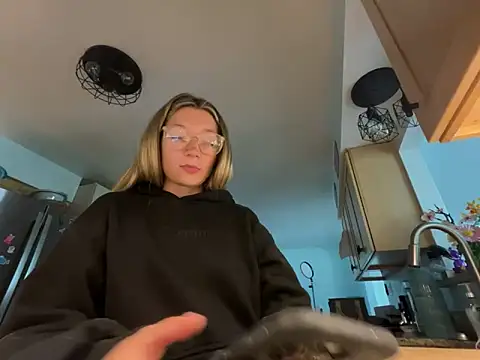 hatgirlsolo online show from 11/29/25, 06:08