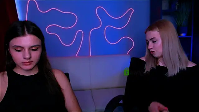 lisa dark  online show from 05/11/26, 12:17