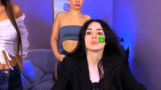 lisa dark  online show from 11/08/25, 09:18