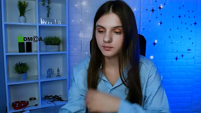 lisa dark  online show from 06/04/26, 12:54