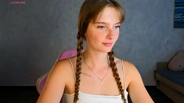 Lovelly molly1 online show from 07/18/26, 03:53
