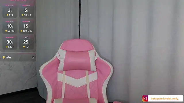 Snapshot of Lovelly_molly1 chatting on 10/30/25, 04:37 Lovelly molly1 online show from 10/30/25, 04:37