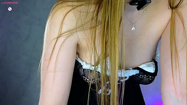 Lovelly molly1 online show from 03/31/26, 05:48