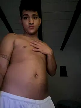 Snapshot of niall_falconn chatting on 11/16/25, 04:34 niall falconn online show from 11/16/25, 04:34