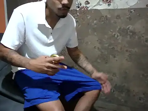 Snapshot of Joao_BRL chatting on 11/11/25, 07:30 Joao BRL online show from 11/11/25, 07:30