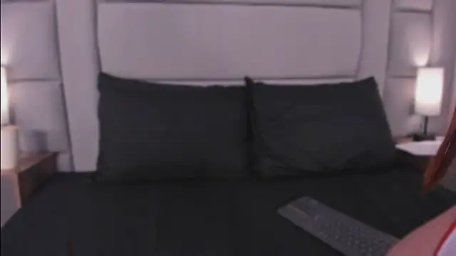 lexiee   online show from 05/18/26, 11:48