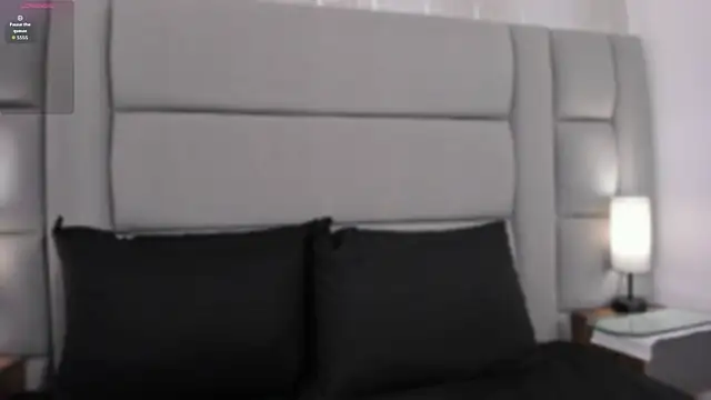 lexiee   online show from 04/22/26, 12:12
