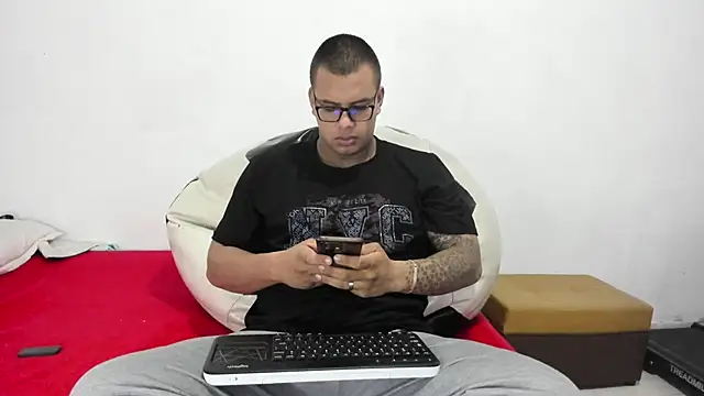 LucassFoster online show from 11/30/25, 01:45