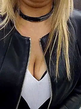 Snapshot of fragoli chatting on 10/31/25, 03:30 fragoli online show from 10/31/25, 03:30