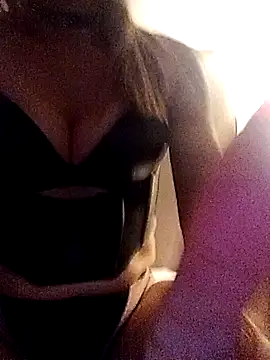 Snapshot of fragoli chatting on 11/04/25, 01:15 fragoli online show from 11/04/25, 01:15