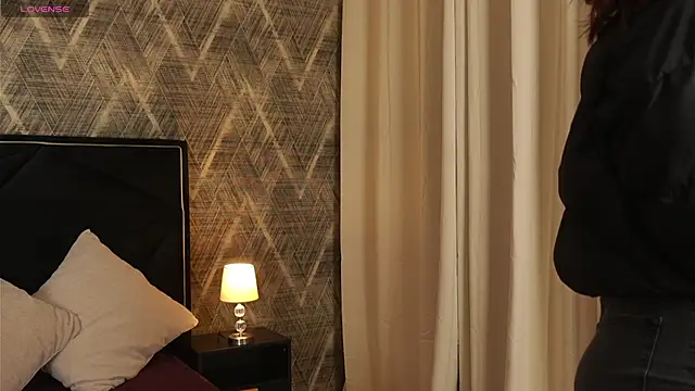 ZoeBella online show from 11/29/25, 09:37