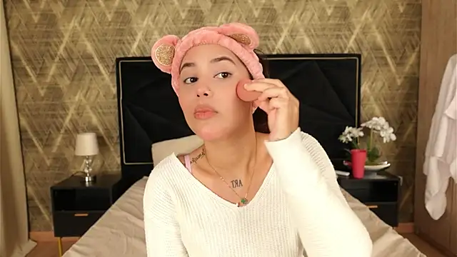 ZoeBella online show from 11/08/25, 01:14