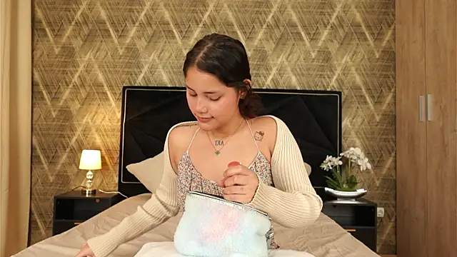 ZoeBella online show from 11/07/25, 01:15