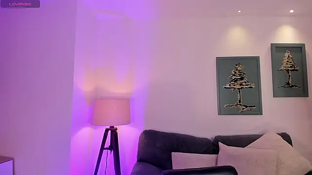 BellaConnorX online show from 05/05/26, 04:15