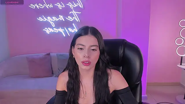 Snapshot of BellaConnorX chatting on 06/18/26, 05:17 BellaConnorX online show from 06/18/26, 05:17