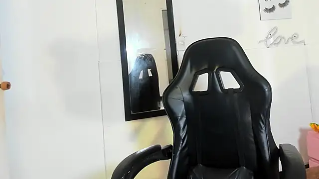 Evaa white online show from 01/10/26, 12:44