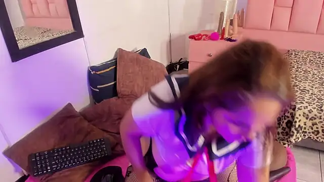 Evaa white online show from 02/21/26, 12:40