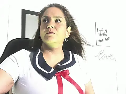 Evaa white online show from 01/12/26, 12:34