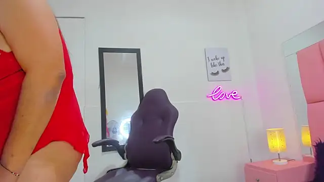 Evaa white online show from 11/08/25, 12:09