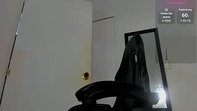 Evaa white online show from 02/07/26, 12:24