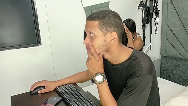 Snapshot of DamianandEva chatting on 06/20/26, 12:32 DamianandEva online show from 06/20/26, 12:32