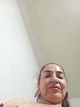 Snapshot of MaryRoze_ chatting on 04/19/26, 01:17 MaryRoze online show from 04/19/26, 01:17