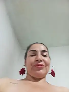 Snapshot of MaryRoze_ chatting on 06/21/26, 12:27 MaryRoze online show from 06/21/26, 12:27
