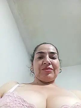 Snapshot of MaryRoze_ chatting on 05/17/26, 12:43 MaryRoze online show from 05/17/26, 12:43