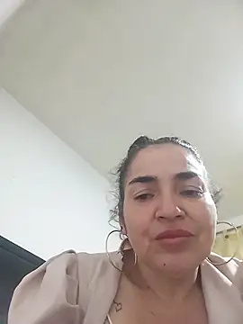 Snapshot of MaryRoze_ chatting on 04/23/26, 01:23 MaryRoze online show from 04/23/26, 01:23