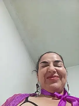 Snapshot of MaryRoze_ chatting on 06/18/26, 01:15 MaryRoze online show from 06/18/26, 01:15