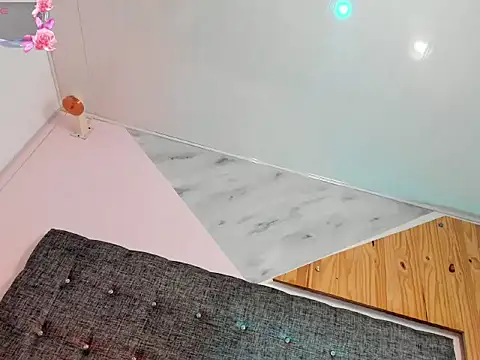  tinyrose  online show from 12/03/25, 07:35