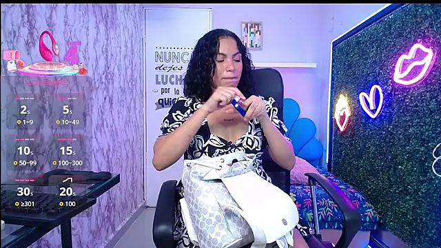 Snapshot of valeria_martinez19 chatting on 01/09/26, 03:13 valeria martinez19 online show from 01/09/26, 03:13