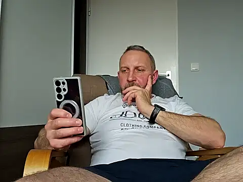 Snapshot of ghost430000 chatting on 10/31/25, 02:35 ghost430000 online show from 10/31/25, 02:35