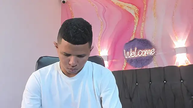 Steven19 LatinBoy online show from 11/25/25, 11:54