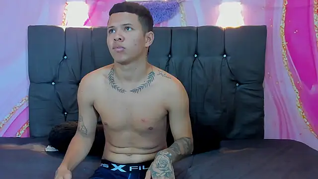 Steven19 LatinBoy online show from 12/03/25, 02:16