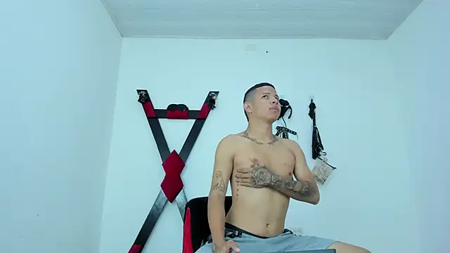 Steven19 LatinBoy online show from 11/10/25, 11:26