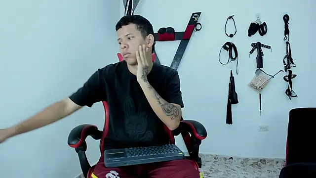 Steven19 LatinBoy online show from 11/05/25, 11:46