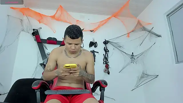 Steven19 LatinBoy online show from 10/31/25, 12:02