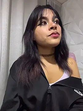 Snapshot of Veronica_Kane chatting on 10/31/25, 03:25 Veronica Kane online show from 10/31/25, 03:25