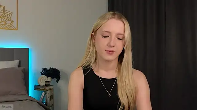 Snapshot of adele_armass chatting on 11/26/25, 10:10 adele armass online show from 11/26/25, 10:10