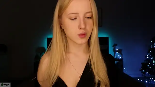 Snapshot of adele_armass chatting on 12/17/25, 09:20 adele armass online show from 12/17/25, 09:20