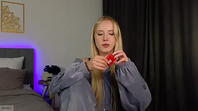 Snapshot of adele_armass chatting on 11/19/25, 10:21 adele armass online show from 11/19/25, 10:21